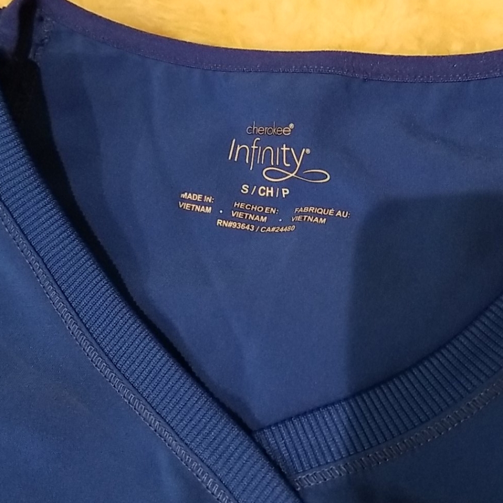 Scrub top - Picture 2 of 3